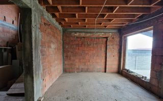 Casa individuala impartita in 2 apartamente | Ianova - Poză 10