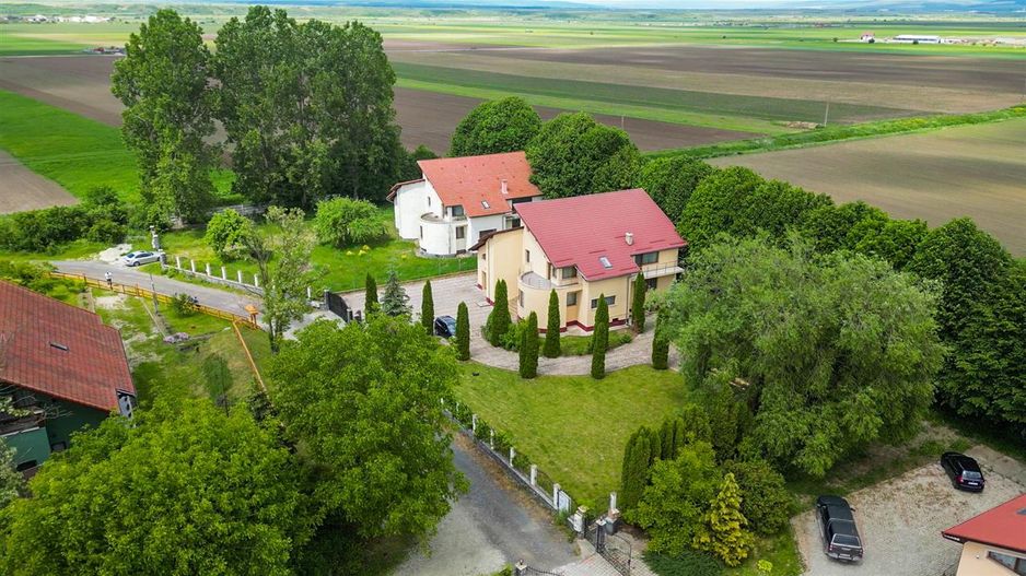 Vila cu 1.500 mp teren, gradina amenajata, linistita zonare,  Halchiu, Brasov - Poză 12