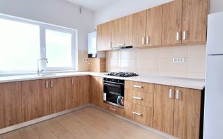 Oferim spre inchiriere casa cu 4 camere,Nemobilata in Dumbravita,aproape de Lidl - Poză 7