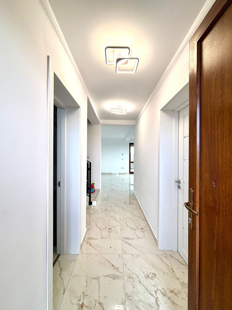 Duplex  cu 4 camere si teren generos , Sacalaz - Poză 6