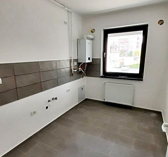 Zona Coresi, garsoniera de 42mp, etaj 1, finalizata, 69900 euro - Poză 9