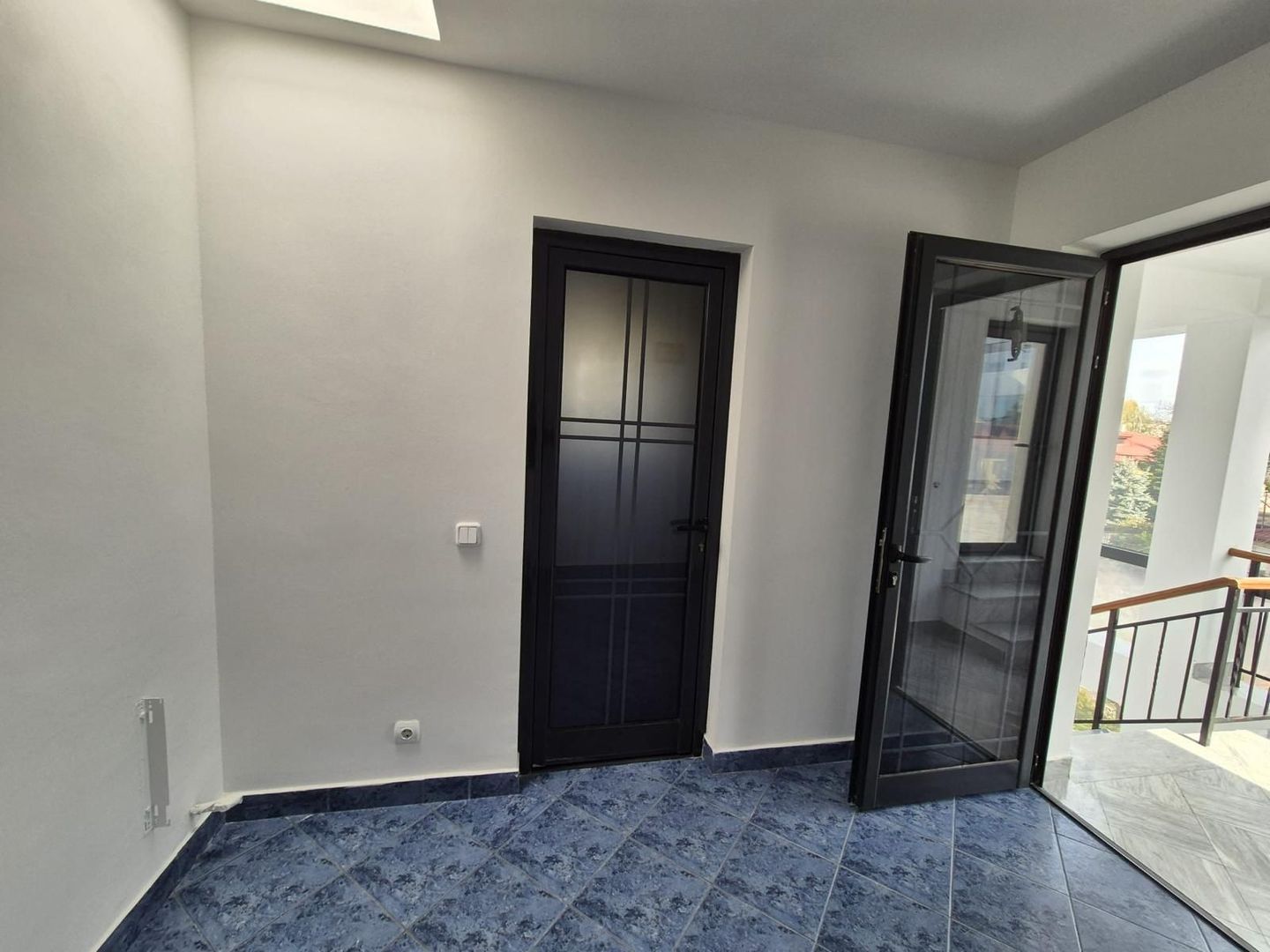 Oportunitate investitie - Vila renovata cu chiras in zona Bucurestii Noi - Poză 3