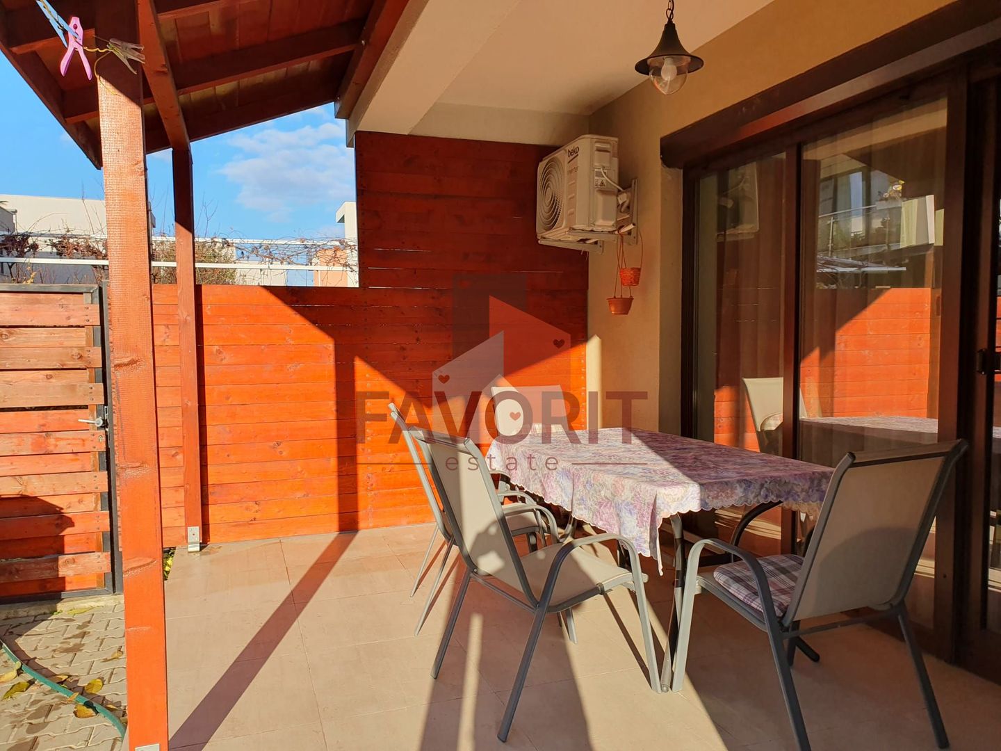 Disponibil imediat. Curte privata. 2 locuri de parcare - Poză 2