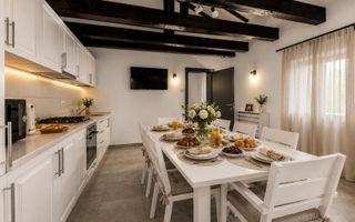 VILA SNAGOV WATERFRONT - PISCINA - PONTON 40M DESCHIDERE LA LAC - Poză 8
