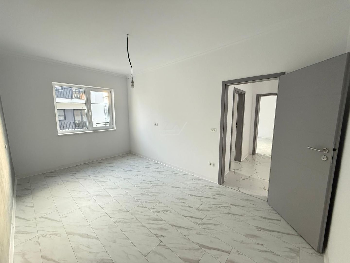 Etaj 1. Decomandat. Loc de parcare. - Poză 5