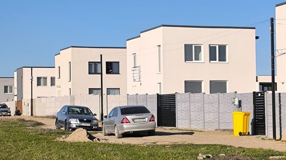 Casă modernă de vânzare – Albesti, la doar 6 minute de Craiova - Poză 6