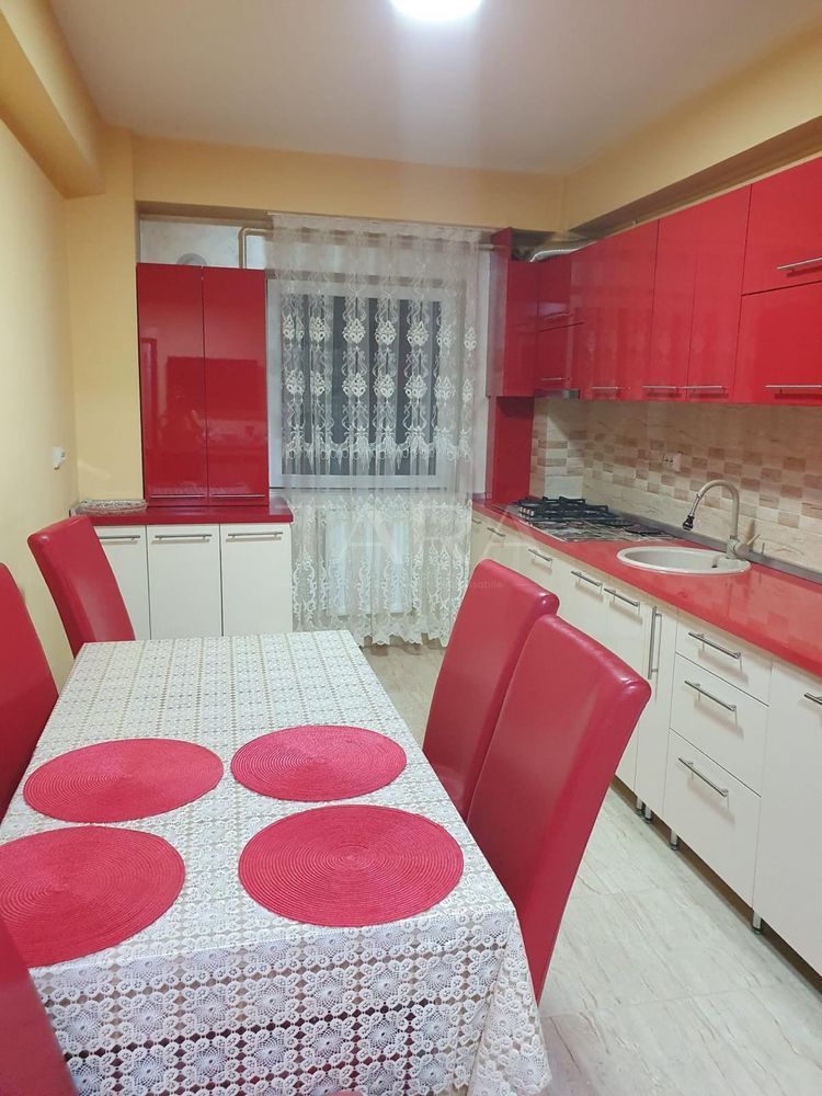 Apartament 2 camere decomandat în zonă excelentă. - Poză 3