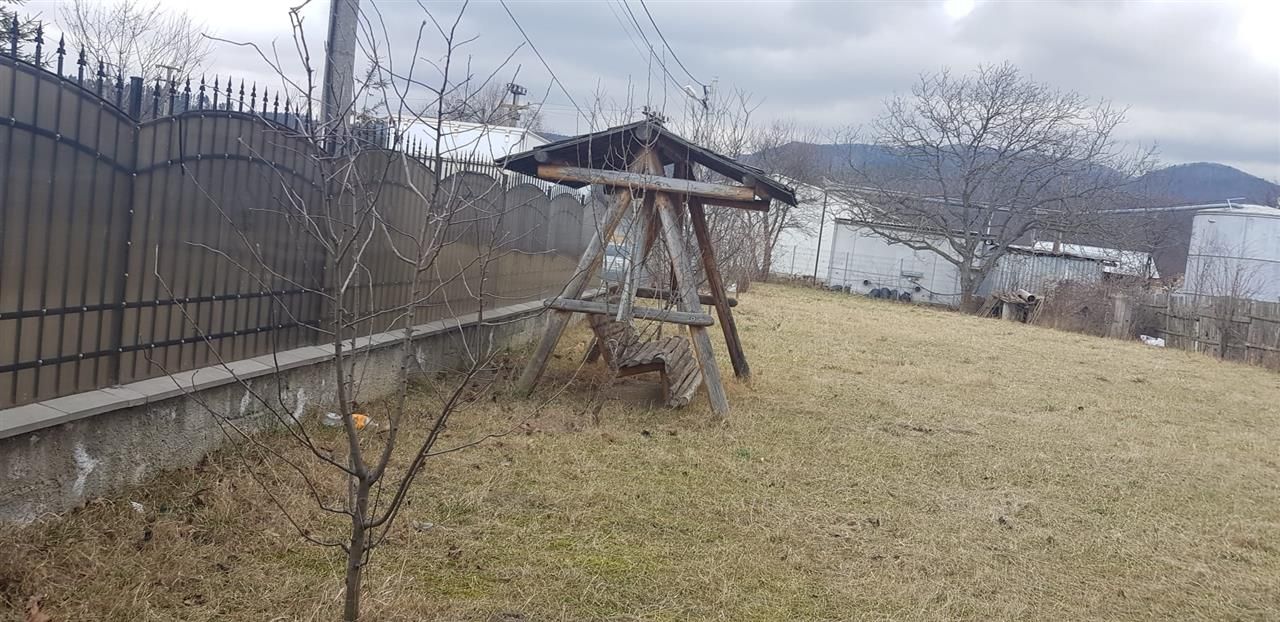 Proprietate pe 2 niveluri, curte individuala si garaj, cartier linistit, Rasnov. - Poză 32