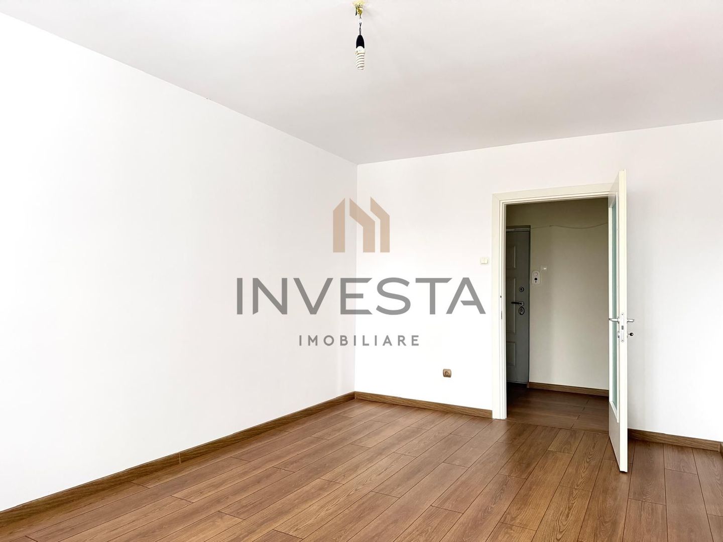 Apartament cu 2 camere decomandate  zona  strazii Detunata! - Poză 2
