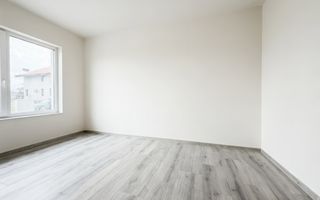 Duplex despartit prin camera tehnica, 5 camere, asfalt | Giarmata Vii - Poză 5