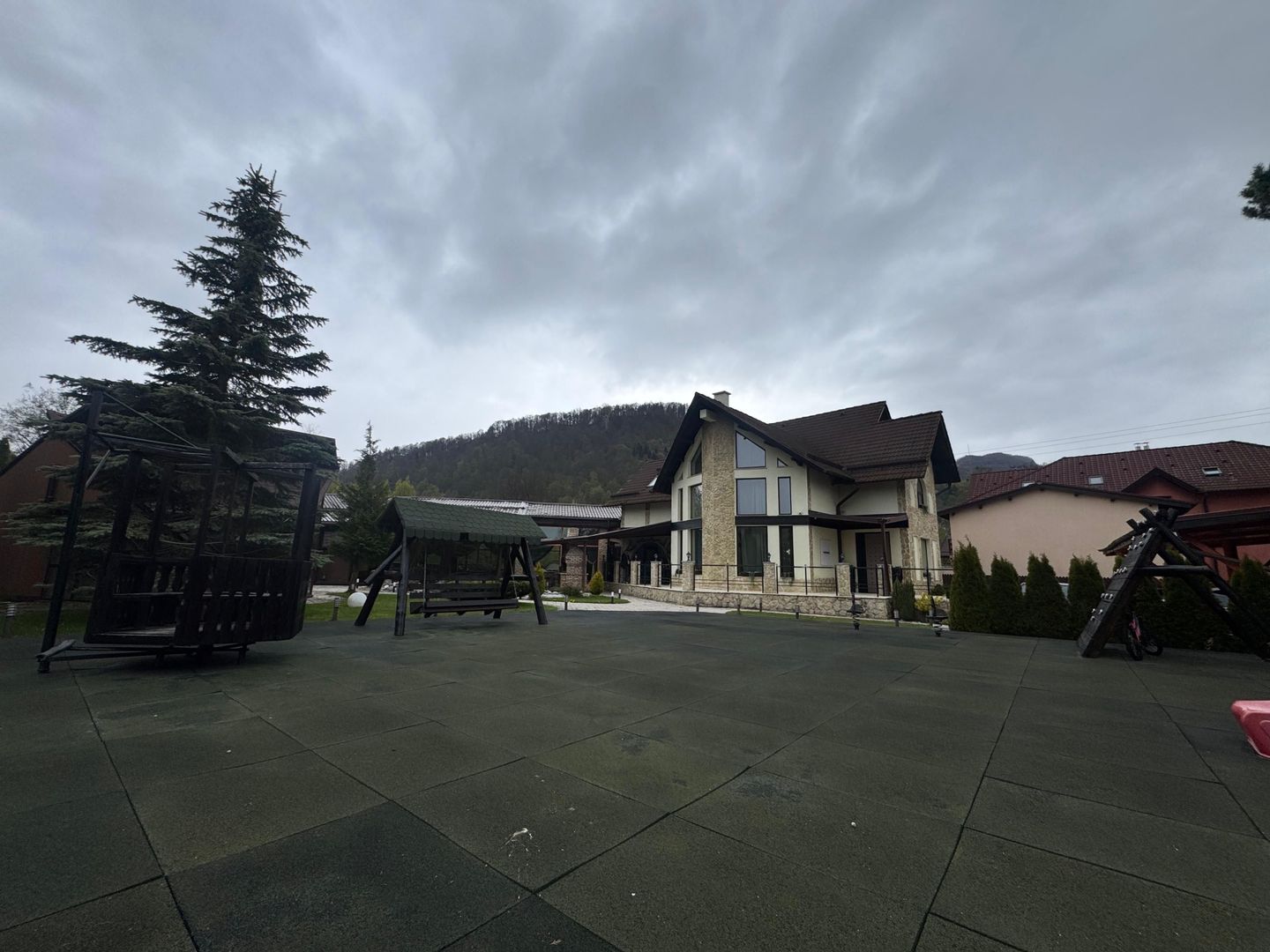 Pensiune deosebită în Bran || priveliște panoramică, facilitati premium - Poză 47
