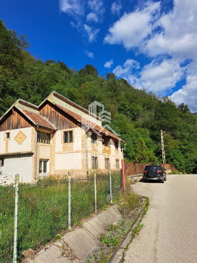 Casă spațioasă cu teren generos – Dăbâca - Poză 1