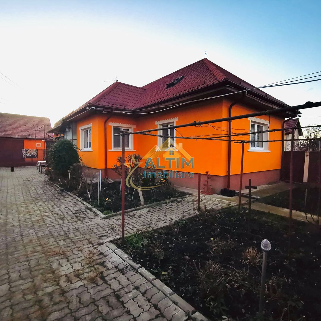Casă de vânzare in Brașov, Stupini, 4 camere si teren de 1891mp - Poză 1