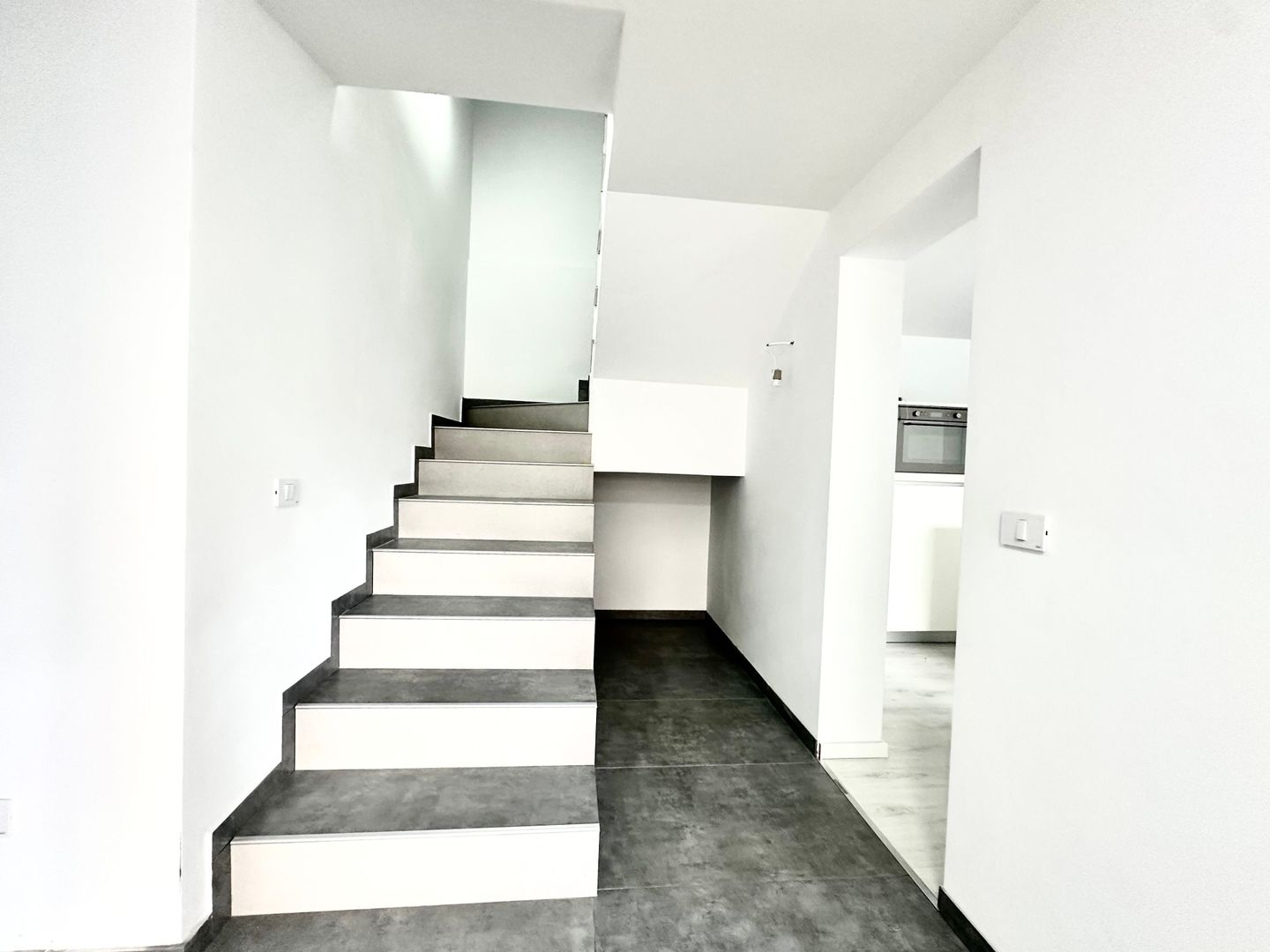 Casă individuală de închiriat Hălchiu – Strada Caiselor - Poză 10