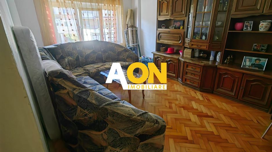 Apartament 3 Camere, Decomandat, Zona Cetate, Etaj 1 - Poză 4