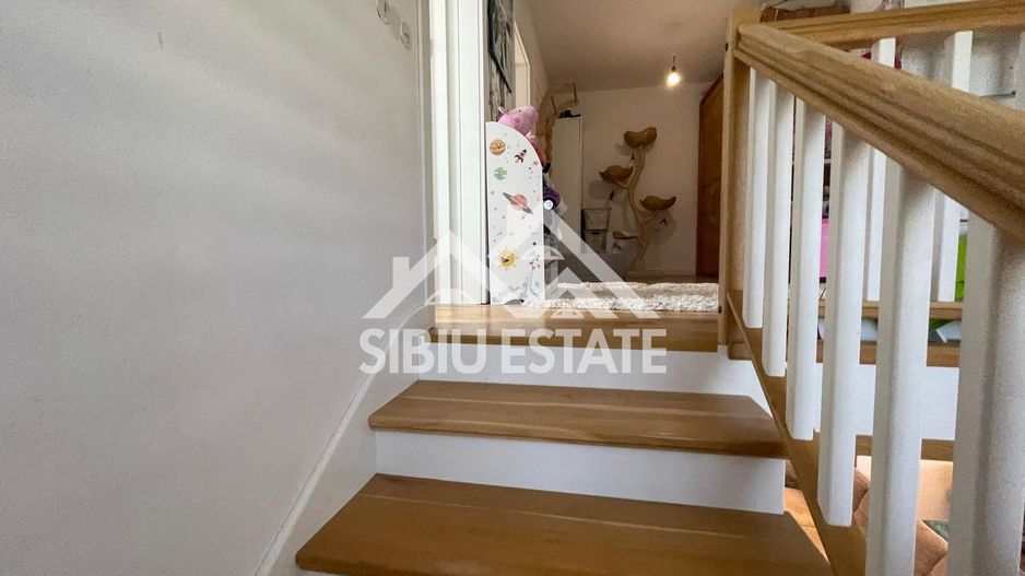 Duplex elegant cu 5 camere, 2 bai, curte in Cristian - Poză 20