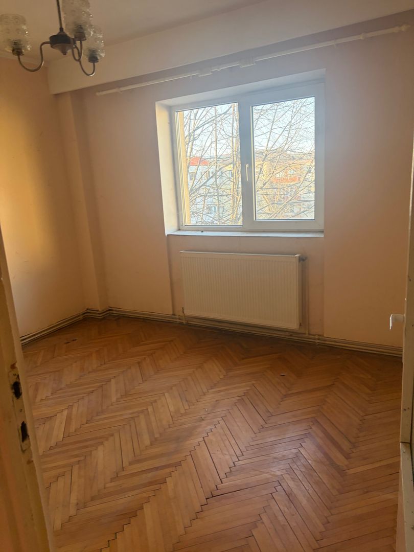 BRASADAS vinde ap 3 cam etaj 4/4 in Micro 16. - Poză 3