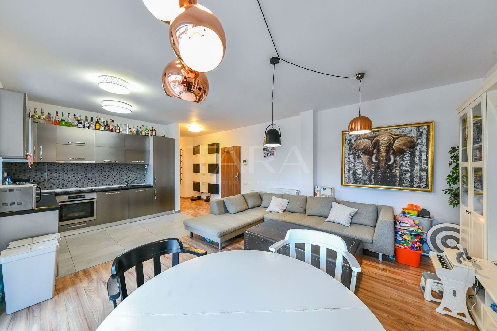 Apartament cu 3 camere și grădină în Cartierul Buna Ziua - Poză 1