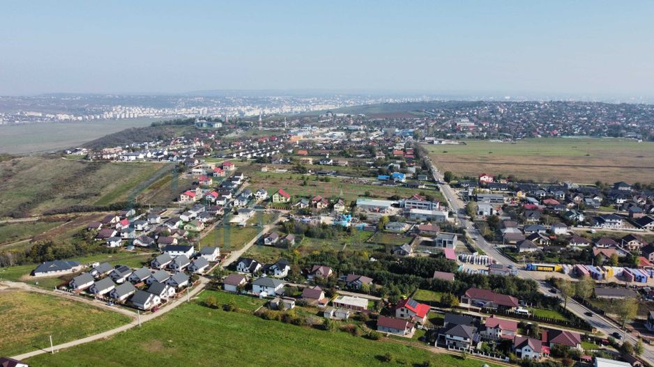 De vanzare 4500 mp Teren Miroslava deschidere la strada principala - Poză 2