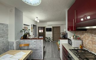 Casa tip duplex - 4 camere, balcon si curte proprie - Zona Lazaret - Poză 7