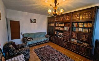 Apartament cu 3 camere ~ zona Pod/Rm. Sarat ~ etaj 2din4 - Poză 1