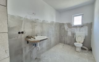 Apartament cu 3 camere, parter, Turnisor - Poză 3