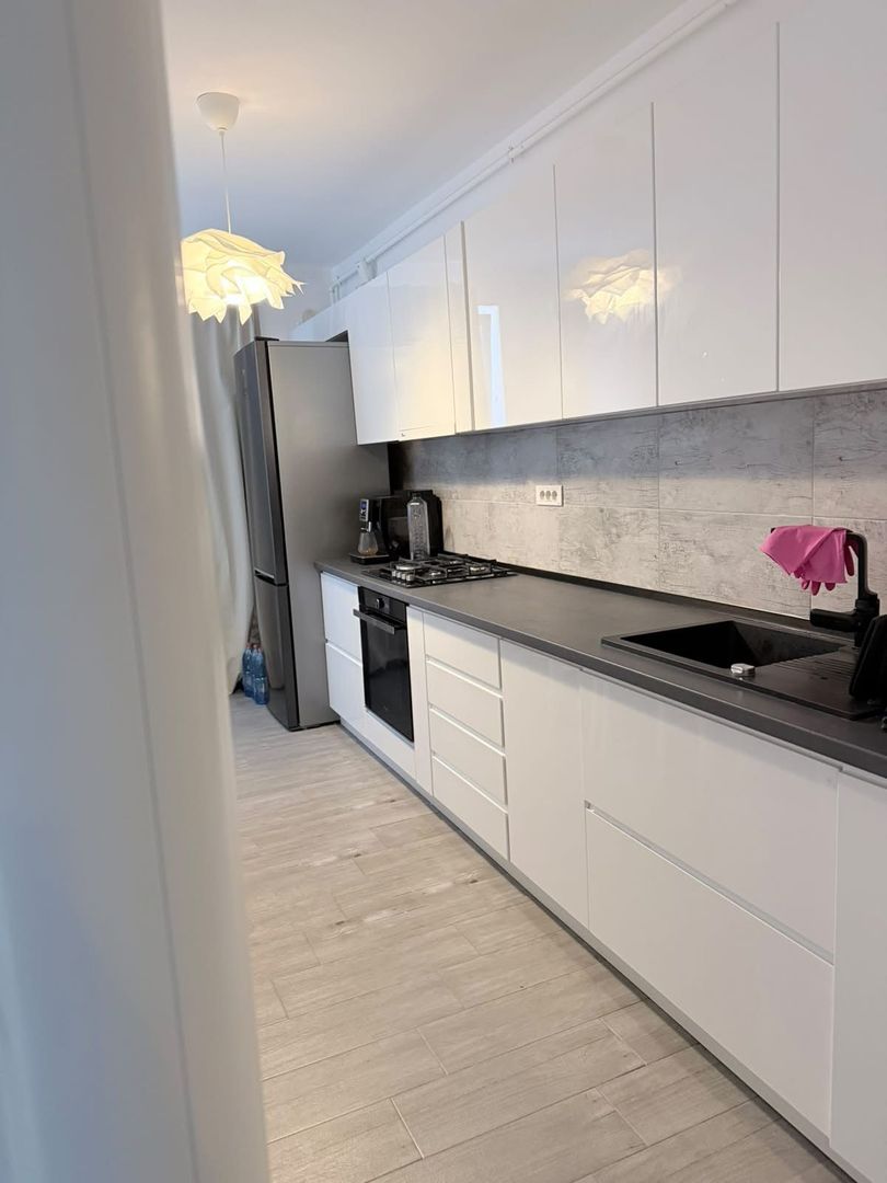 Apartament 2 camere,suprafata generoasa,mobilat si utilat,loc de parcare subtera - Poză 20