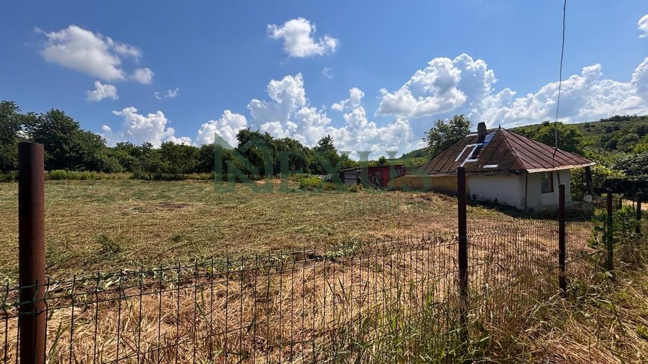 Casă bătrânească cu teren de 3.200 mp în Hertioana de Jos, jud.Bacău - Poză 14