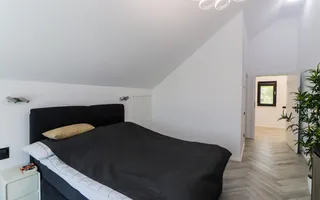 VILĂ MODERNĂ DE LUX CU PISCINĂ, FOTOVOLTAICE ȘI FOIȘOR – BREAZA - Poză 19