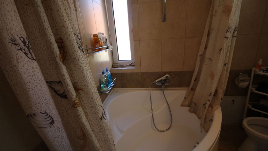 Vila spatioasa ideala pentru diferite activitati sau ptr.locuit -NEMOBILATA - Poză 21