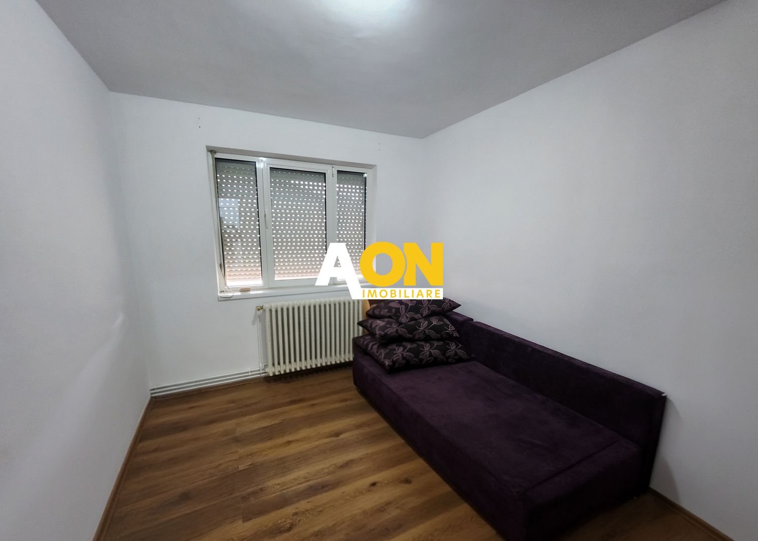 De vanzare apartament 3 camere zona Cetate - Poză 2