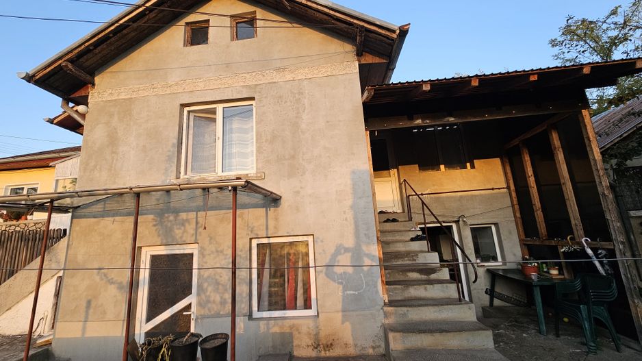 Casa 127mp mobilata/utilata+ anexa+garaj+beci+teren intravilan 1233 mp - Poză 1