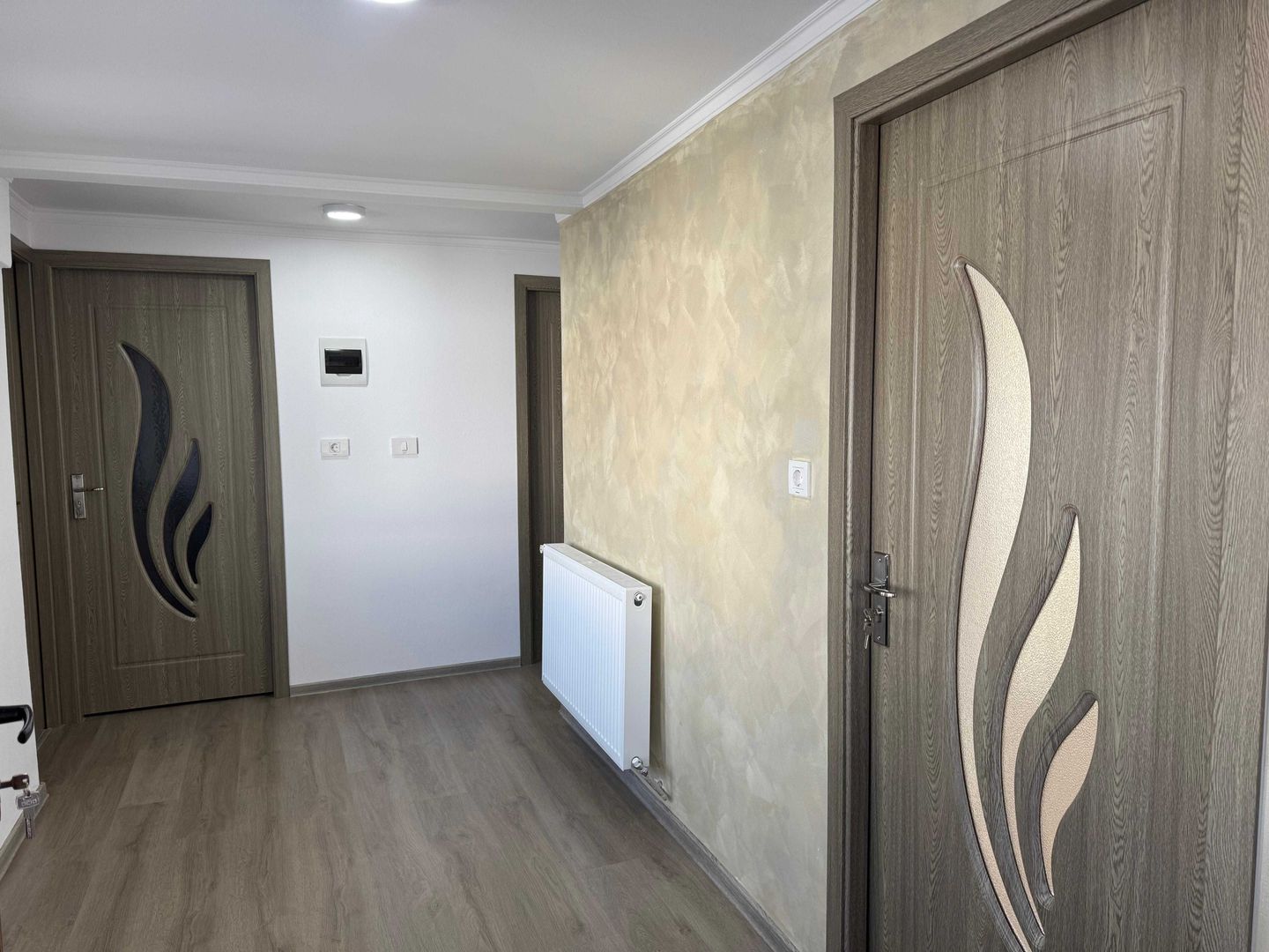 Casa complet renovata, 3 camere, 101 mp utili, pivnita, curte, Sebes - Poză 2