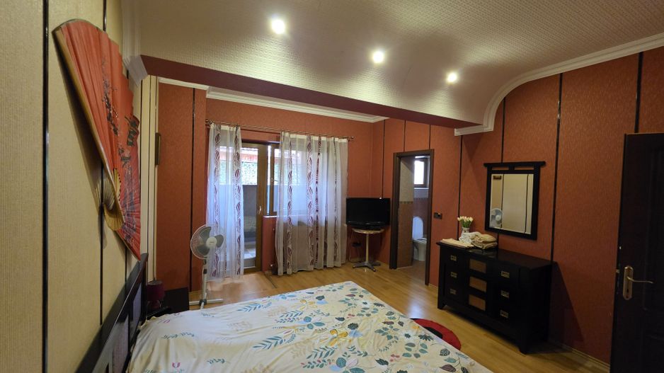 Casă Vilă cu 9 camere și piscină încălzită în localitatea Cornu - Poză 11