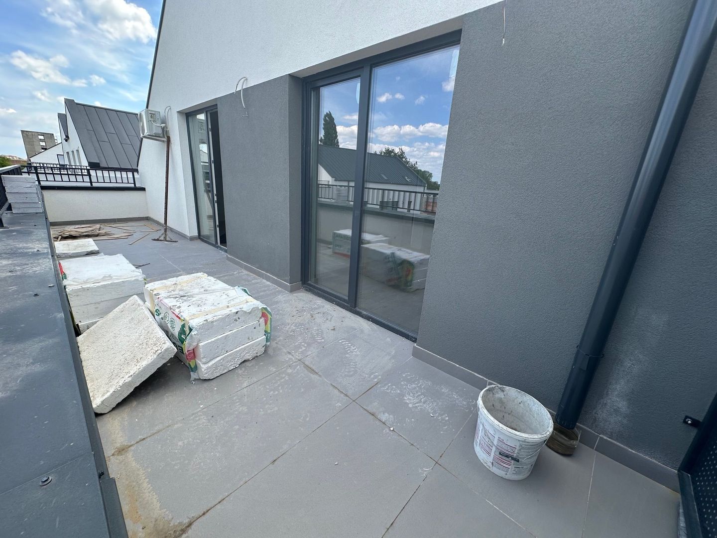 Apartment bloc nou cu lift si loc de parcare inclus - Poză 14