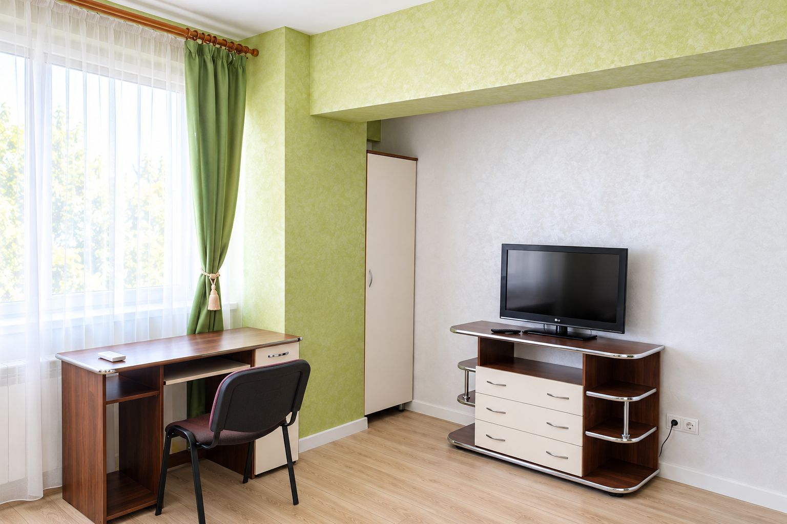 Apartament 1 camera dec 37 mp Conest Grand Residence Tudor V. 400 euro - Poză 1