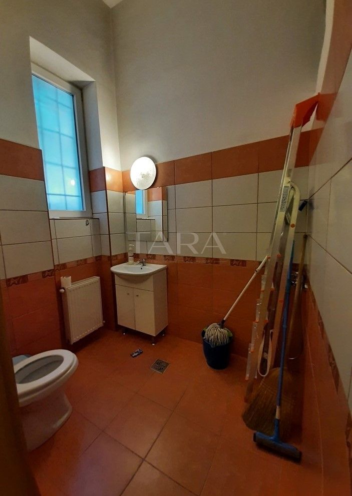 De vanzare apartament cu 3 camere in zona Centrala - Poză 7