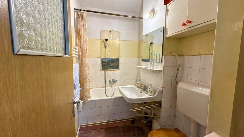 Apartament 3 camere decomandat str. Umbrei 61 mp parter/ etaj 1 - Poză 11
