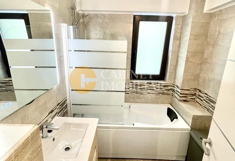 Etaj 2 Apartament 3 camere - 93 mp mobilat-utilat Loc parcare - Poză 6
