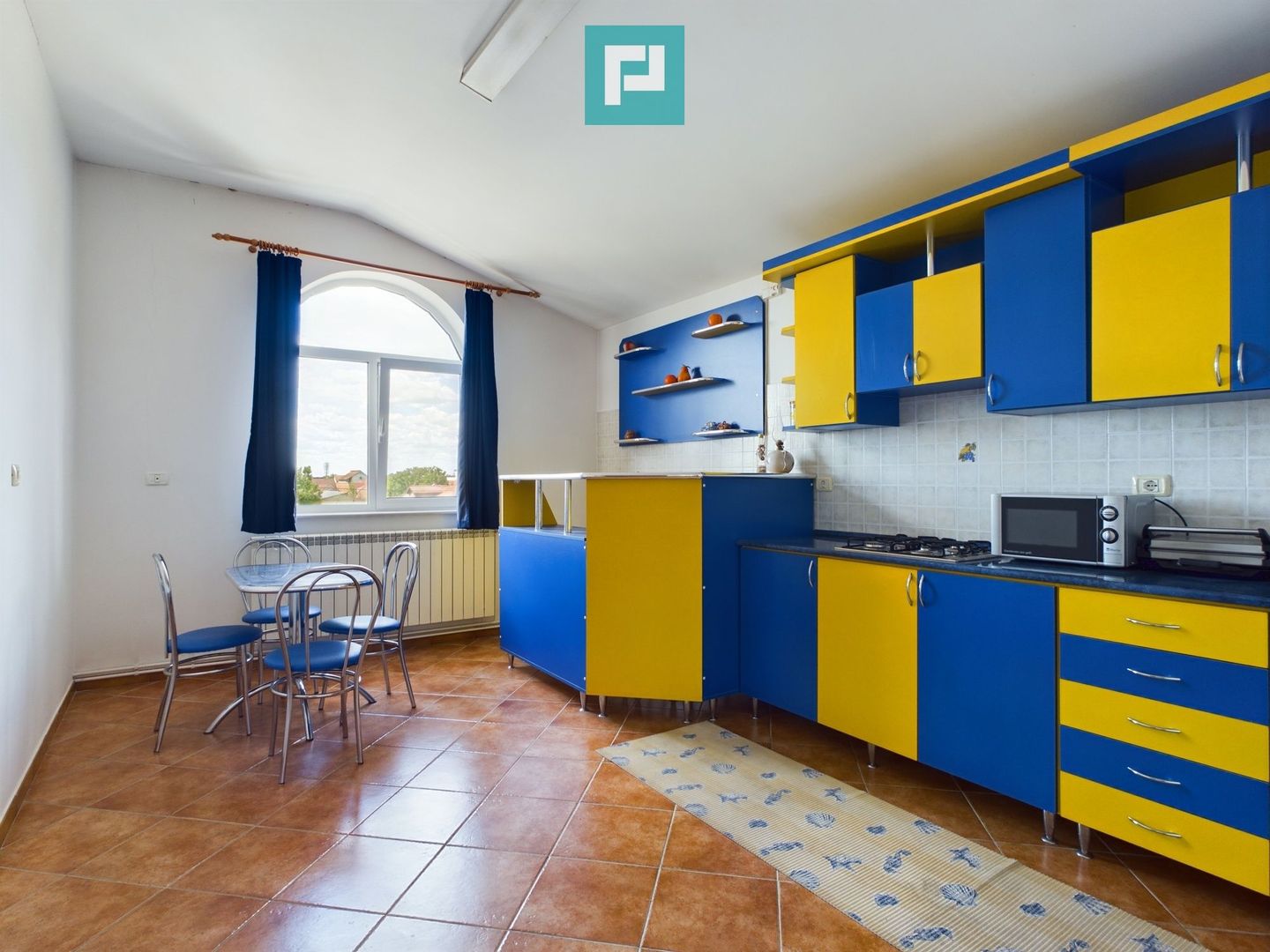 Vilă cu 3 apartamente în zona Parneava - Poză 17