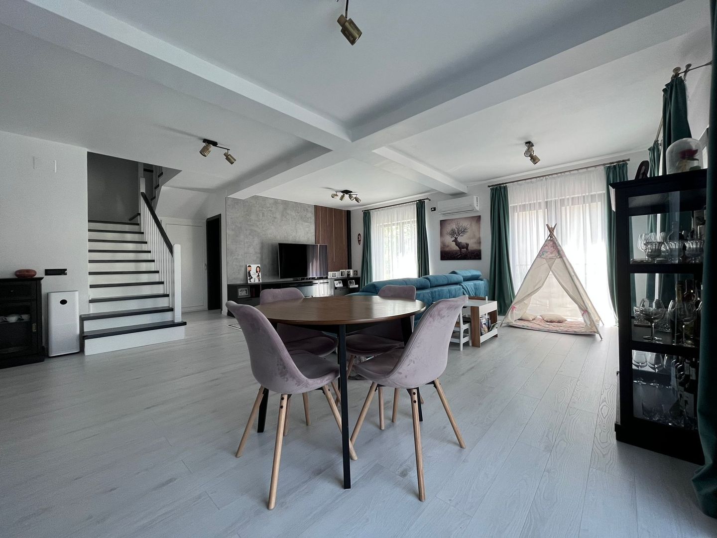 VILA DE LUX CLINCENI - Poză 2