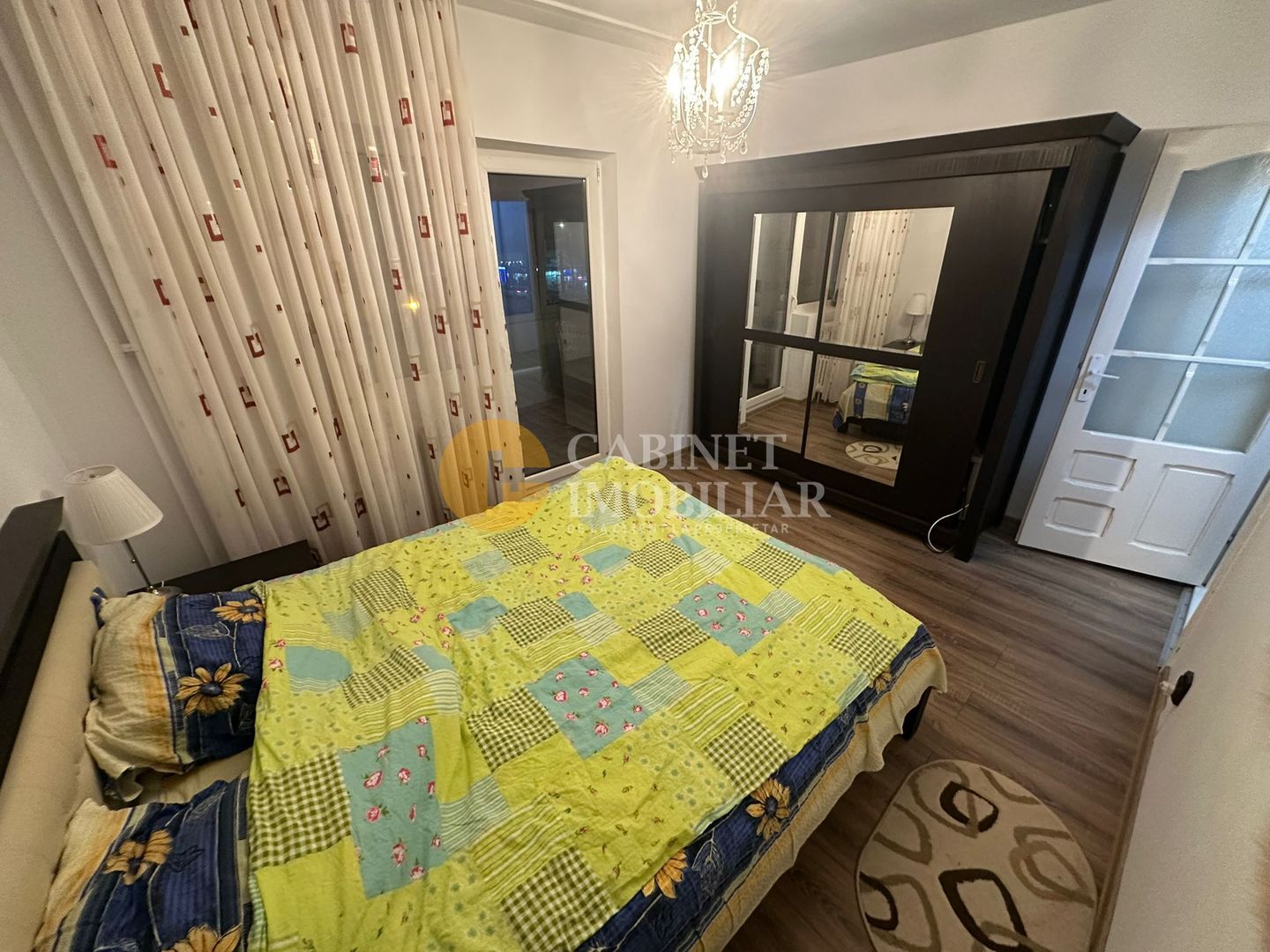 GARĂ - ARCU - 3 CAMERE DECOMANDAT - ETAJ INTERMEDIAR - Poză 3