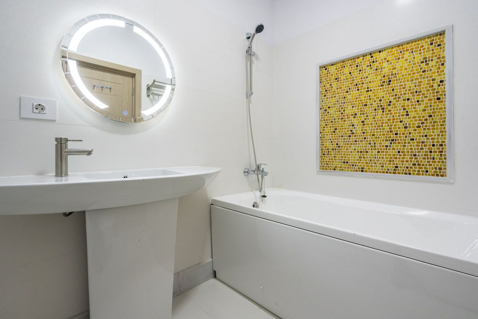 COMISION 0% - Apartament 3 camere lux, 3 bai, terasa 25mp, loc parcare,Herastrau - Poză 8