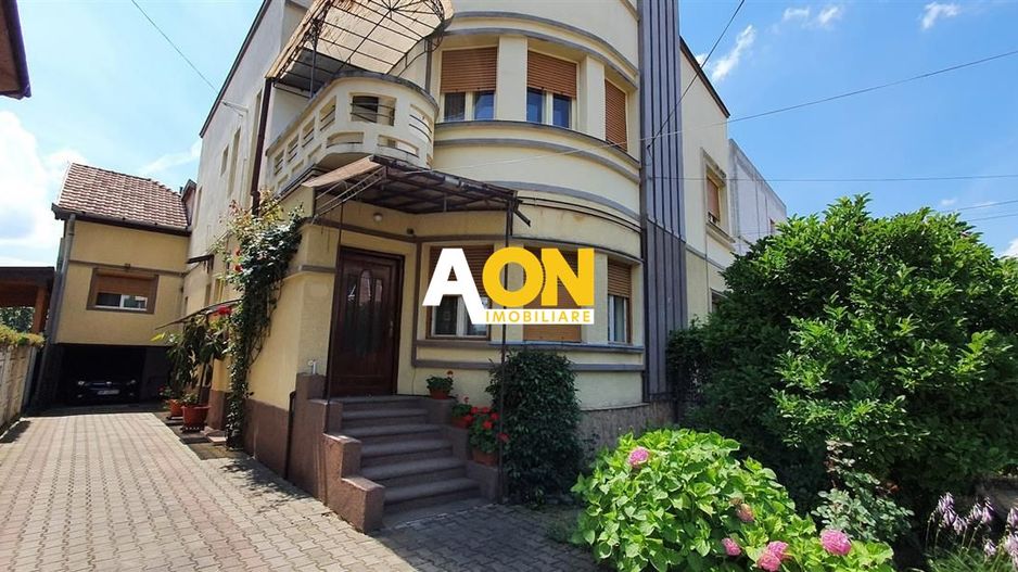 Casa situata ultracentral langa Poarta I a Cetatii Alba Carolina - Poză 1