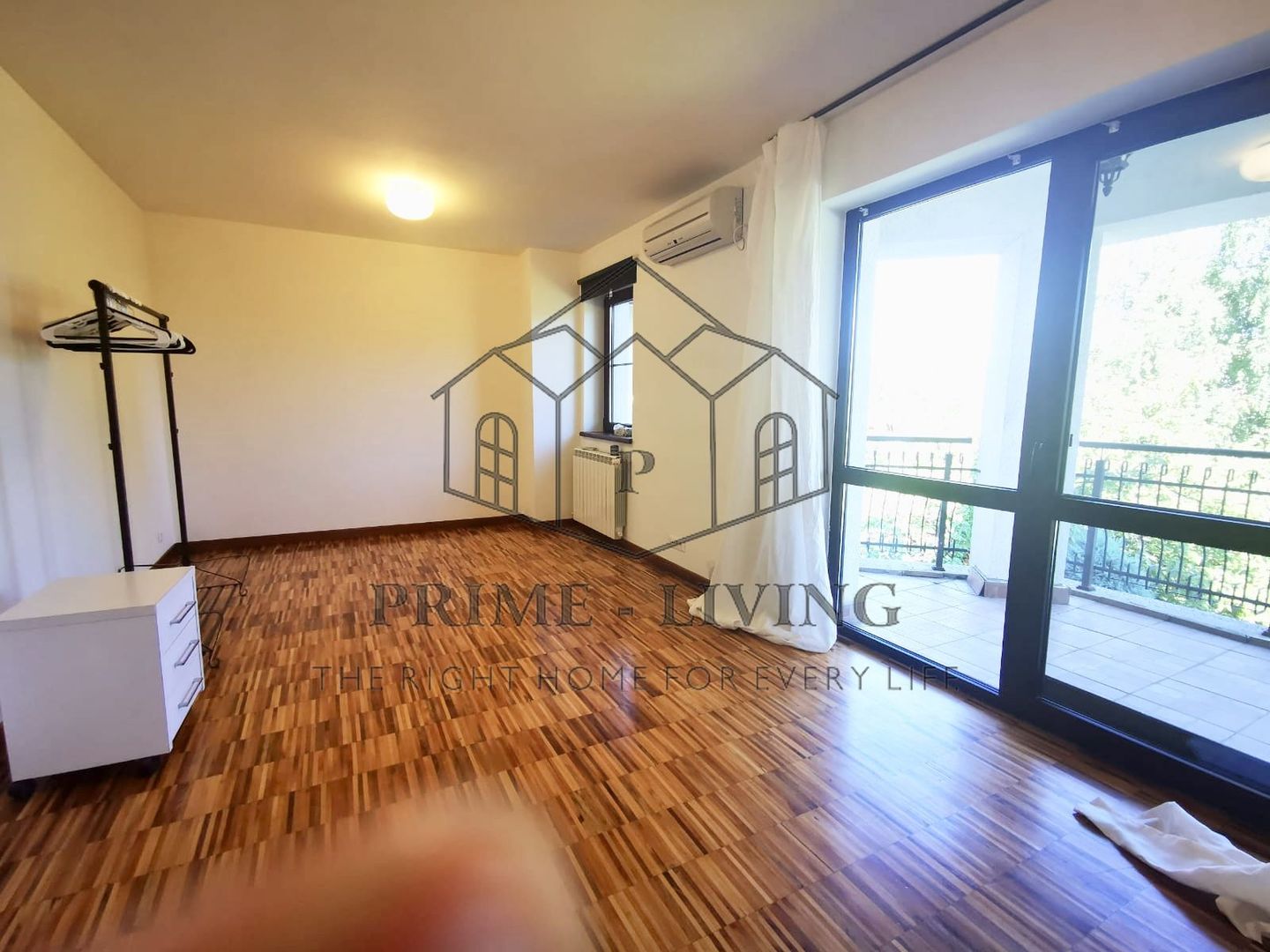 DE INCHIRIAT VILA CU 8 CAMERE, PISCINA SI GRADINA DE 1000MP IN PIPERA - Poză 7