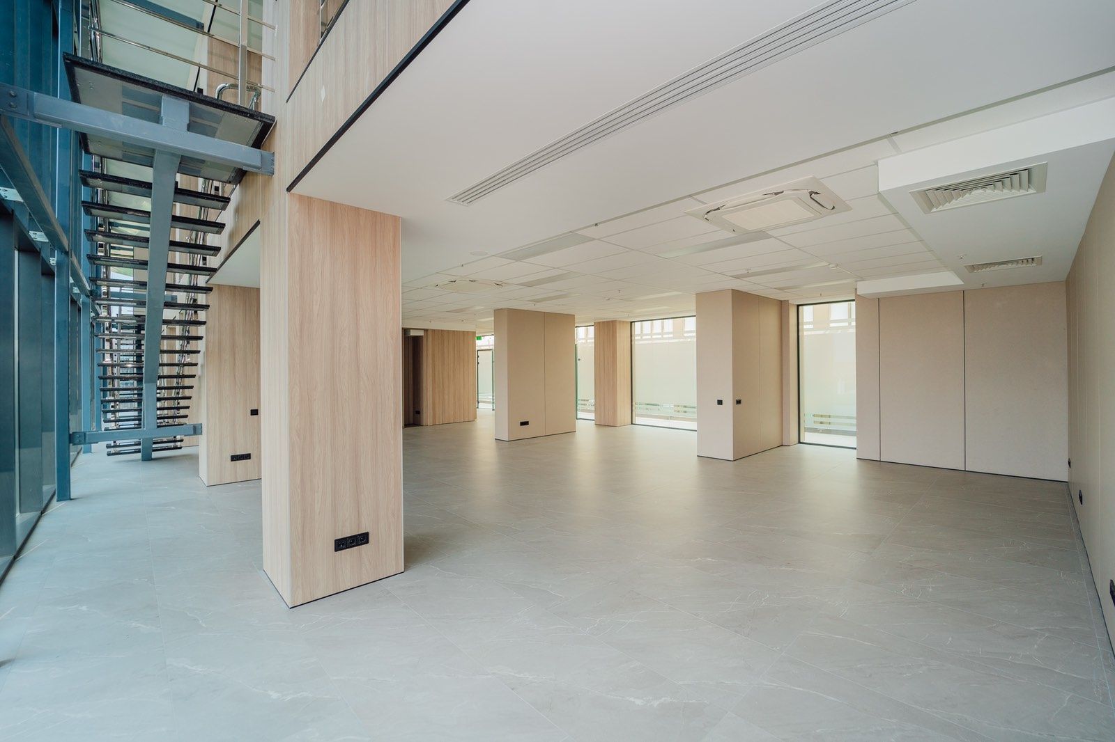 SPRE CHIRIE SPAȚIU COMERCIAL PENTRU BIROU | OFICIU 125,1 m2 Premium Location Bussines | Chișinău ,Centru ,Str.Bul.Ștefan Cel Mare și Sfânt , 115/1 - Poză 5