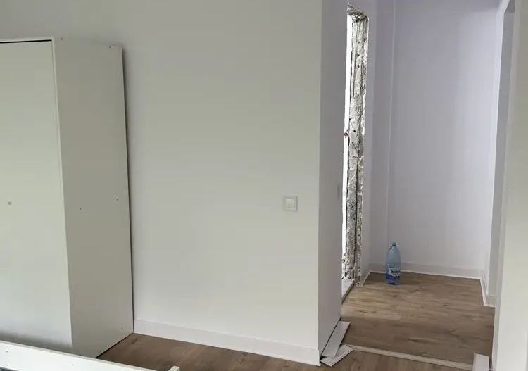 De vanzare apartament 3 camere renovat total, Rahova/Teius - Poză 4