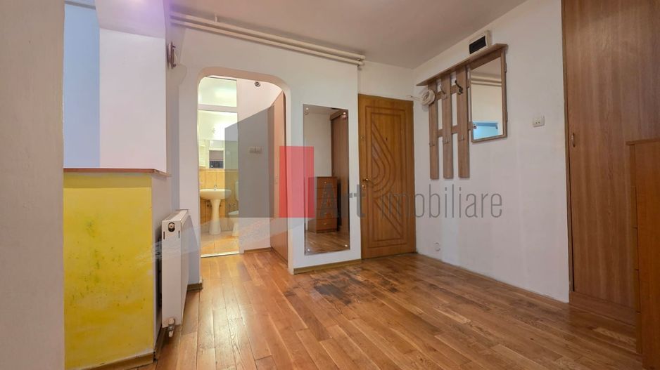 Apartament spațios cu 4 camere Crangasi - Poză 7