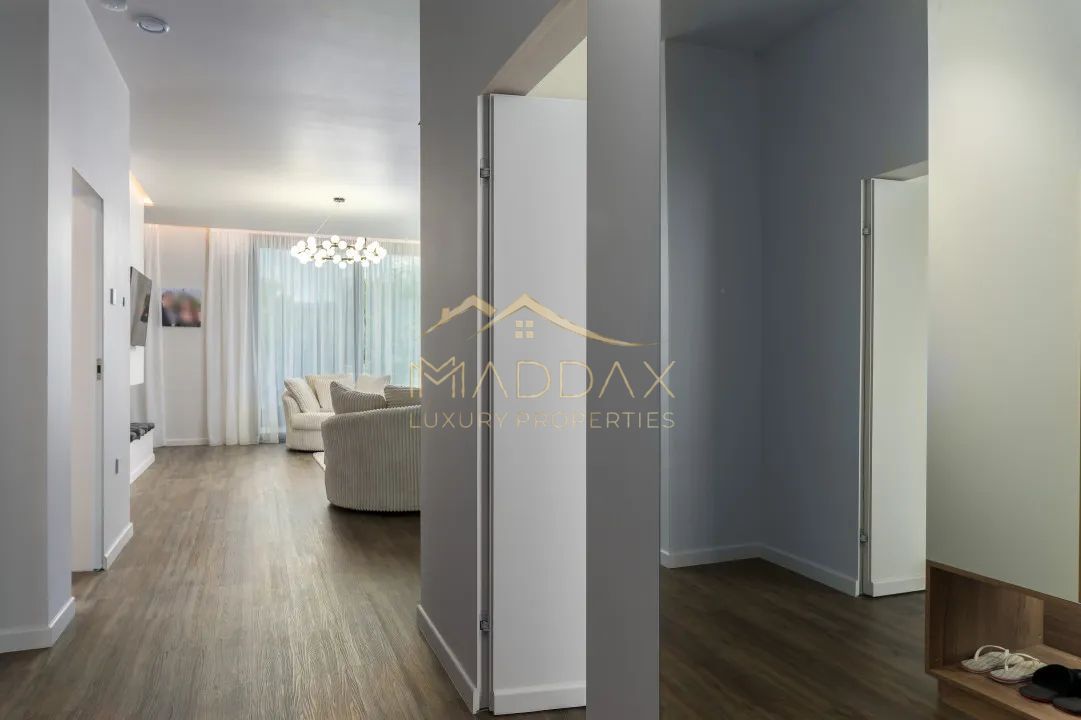 Vilă de închiriat în Voluntari // piscină privată și design modern - Poză 14