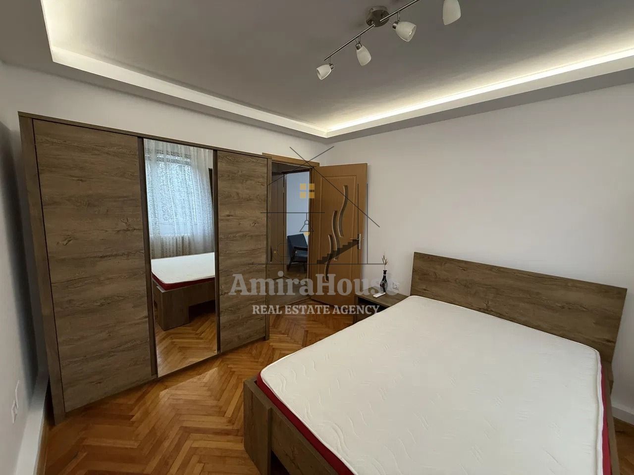 Apartament 3 camere mobilat si 2 garaje zona Bucium - Poză 3